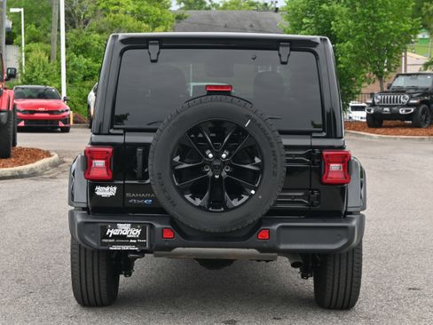 Used 2025 Jeep Wrangler Unlimited Sahara w/ Safety Group AWD/4WD image 9