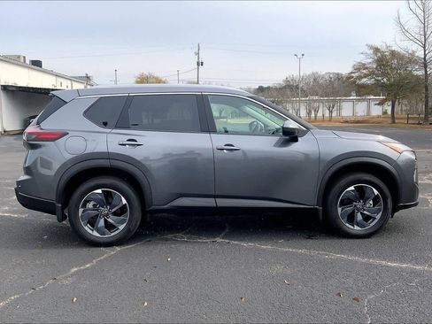 Used 2025 Nissan Rogue SV w/ SV Premium Package image 35