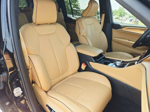 Used 2025 Jeep Grand Cherokee L Summit AWD/4WD image 19