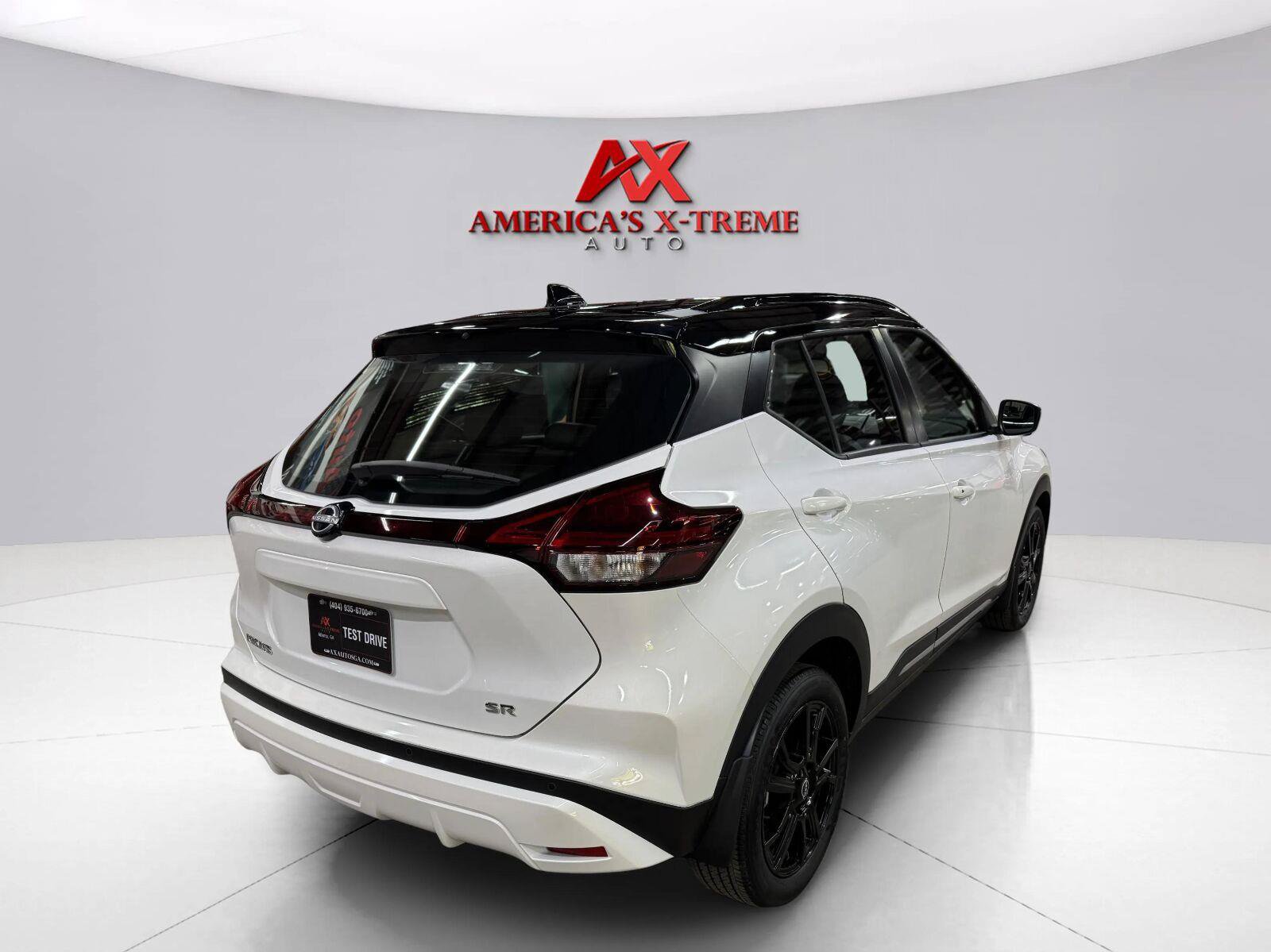 Used 2023 Nissan Kicks SR w/ SR Premium Package FWD image 8