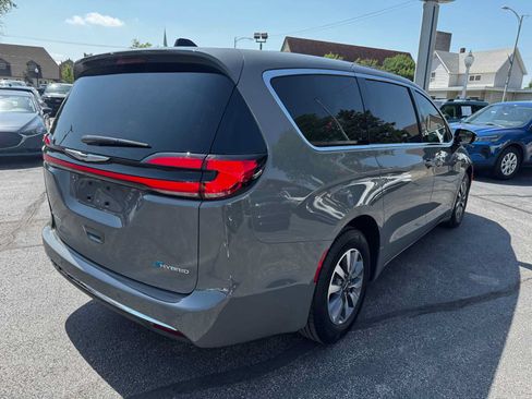 Used 2025 Chrysler Pacifica Select FWD image 11
