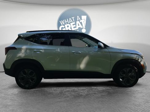 Used 2024 Kia Seltos S AWD/4WD image 2