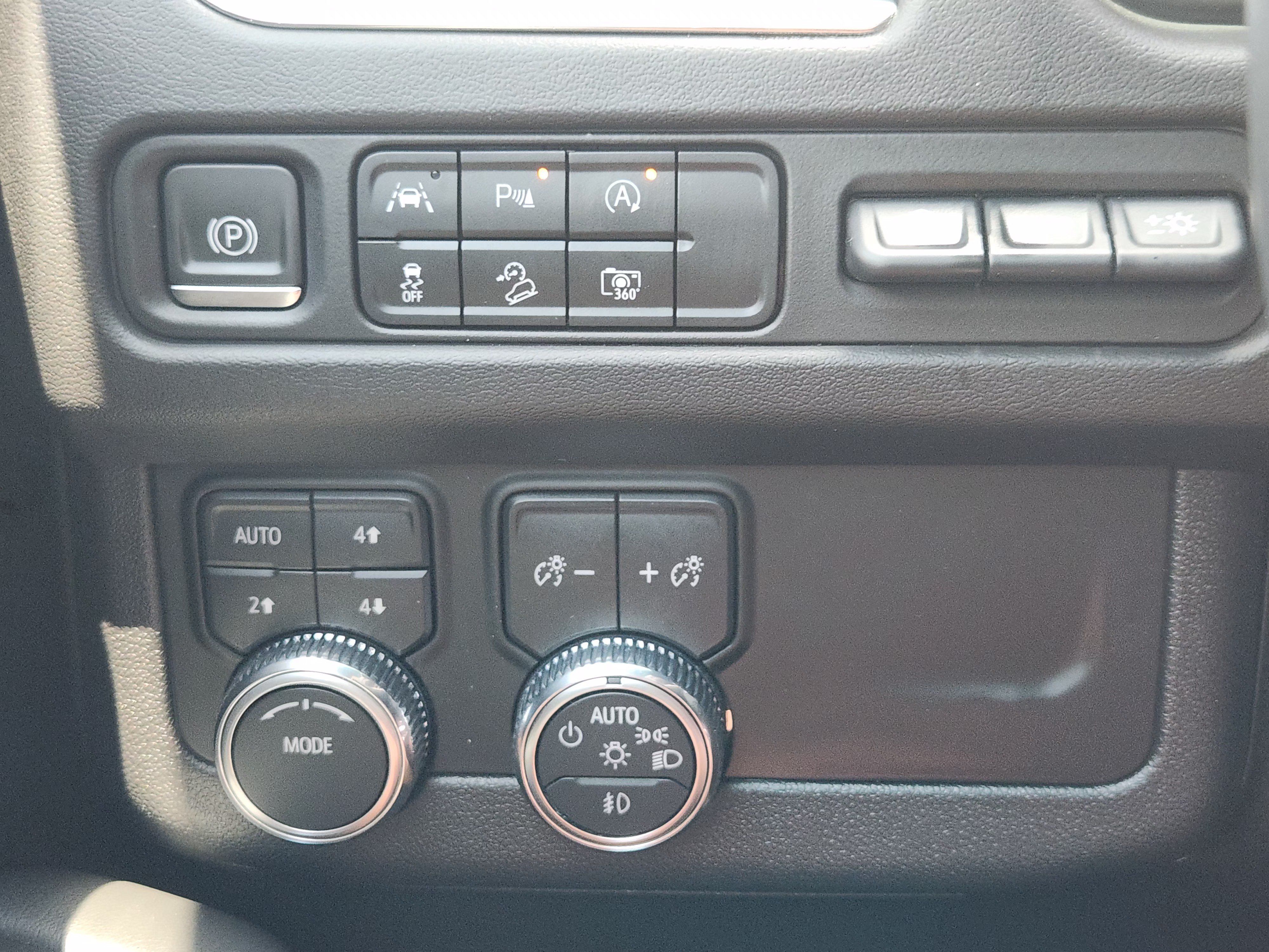 Used 2023 GMC Yukon AT4 w/ AT4 Premium Package AWD/4WD image 22