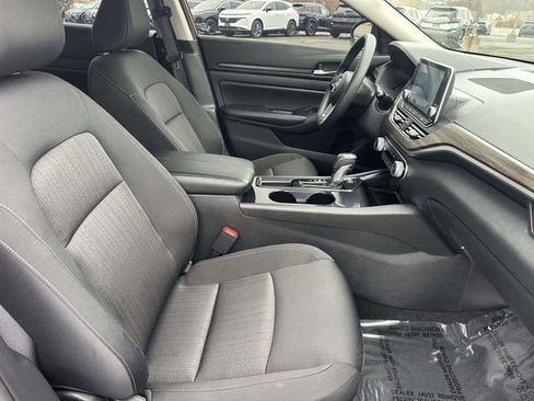 Used 2024 Nissan Altima 2.5 SV image 10