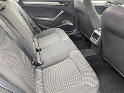 Used 2014 Volkswagen Passat S image 17