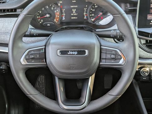 Used 2024 Jeep Compass Latitude AWD/4WD image 11