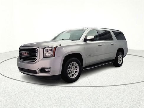 Used 2017 GMC Yukon XL SLT image 3