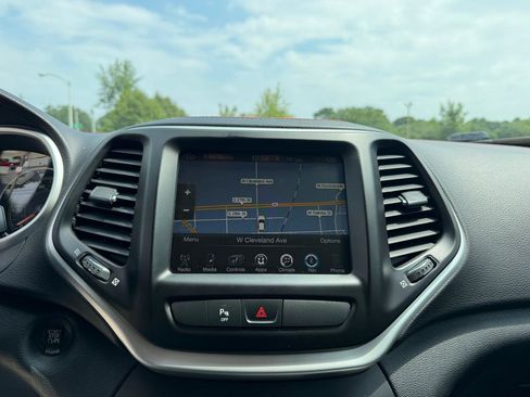 Used 2015 Jeep Cherokee Trailhawk w/ Comfort/Convenience Group AWD/4WD image 14