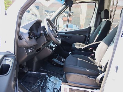 Used 2022 Mercedes-Benz Sprinter 3500 image 27