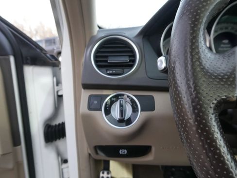 Used 2014 Mercedes-Benz C 250 Sedan image 16