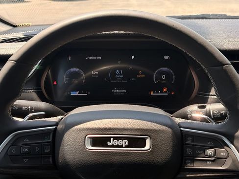 Used 2023 Jeep Grand Cherokee L Limited AWD/4WD image 14