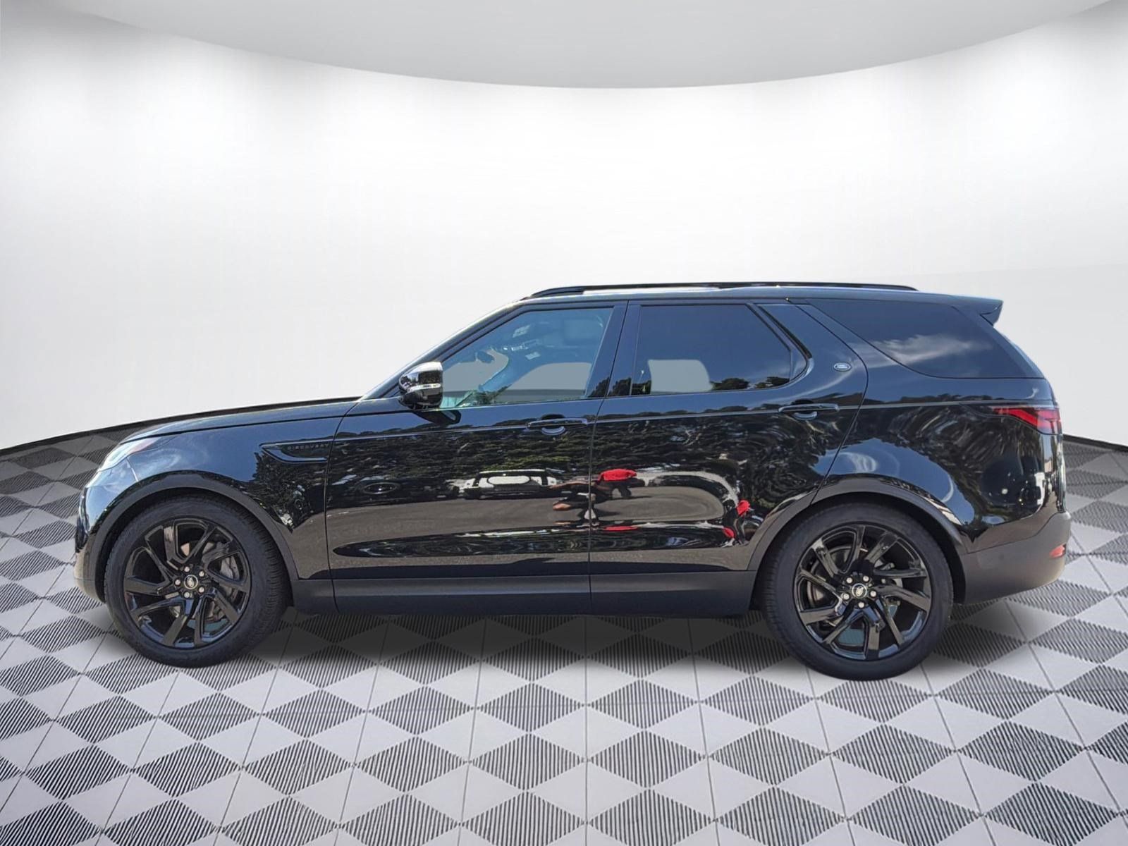 Used 2025 Land Rover Discovery S AWD/4WD image 2