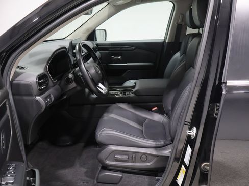 Used 2025 Honda Pilot EX-L image 9