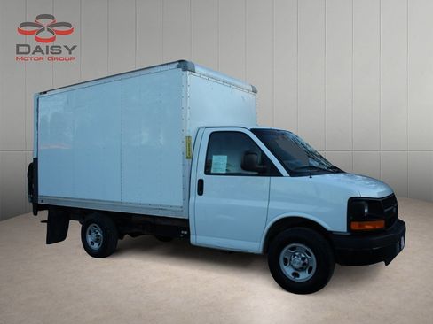 Used 2016 Chevrolet Express 3500 image 3