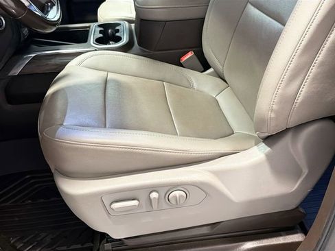 Used 2021 Chevrolet Silverado 2500 LTZ w/ LTZ Premium Package image 19