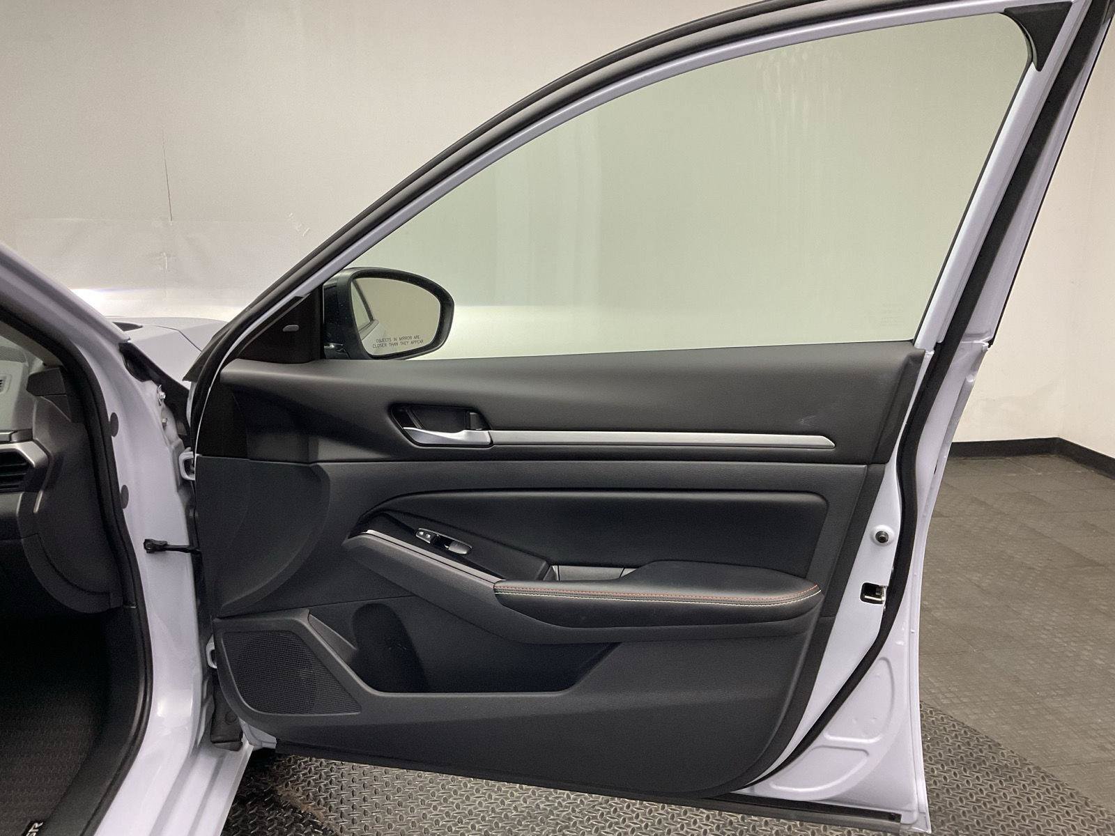 Used 2024 Nissan Altima 2.5 SR w/ SR Premium Package FWD image 21