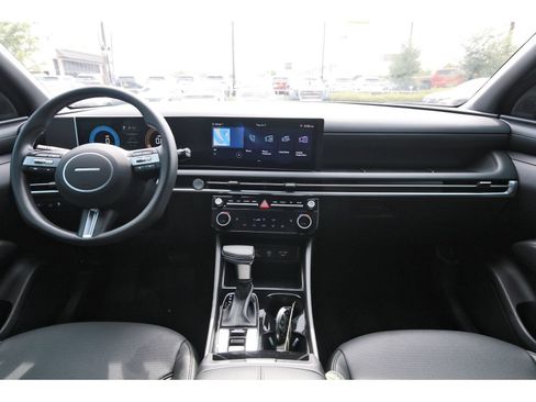 Certified 2025 Hyundai Santa Cruz SEL FWD image 11