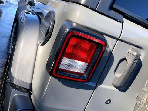 Used 2018 Jeep Wrangler Unlimited Sahara w/ Dual Top Group image 26