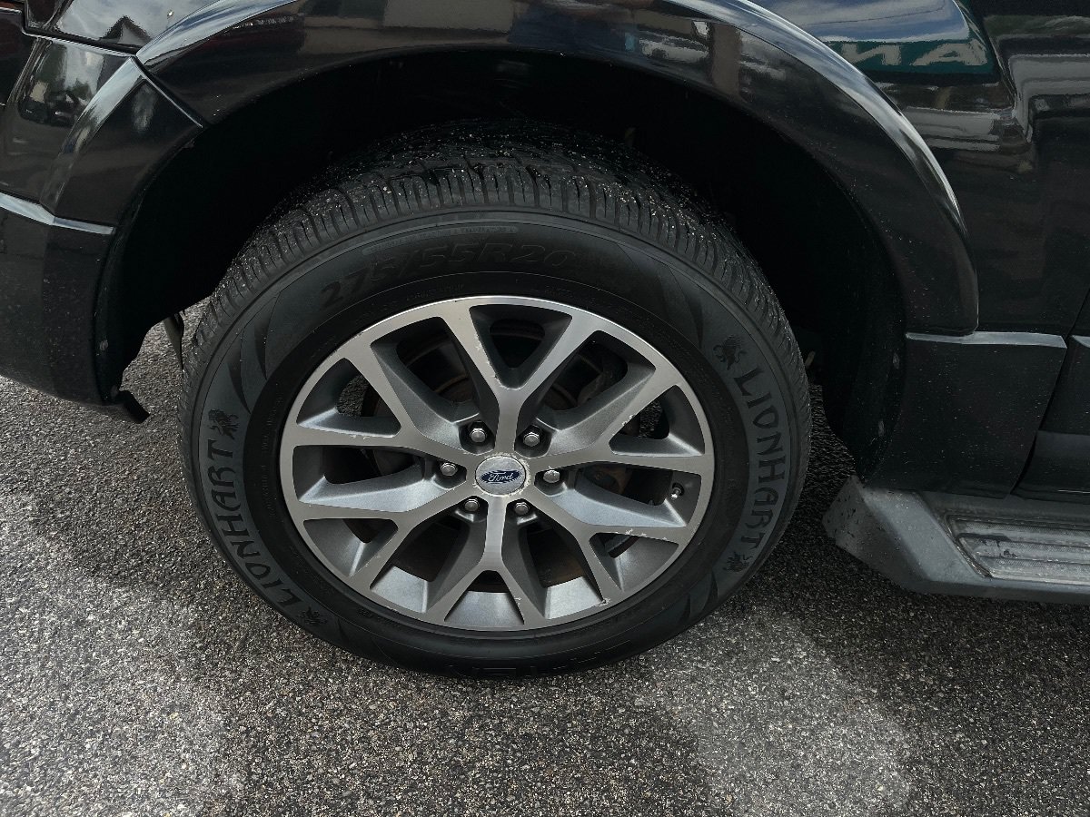 Used 2015 Ford Expedition EL XLT w/ Equipment Group 202A RWD image 44