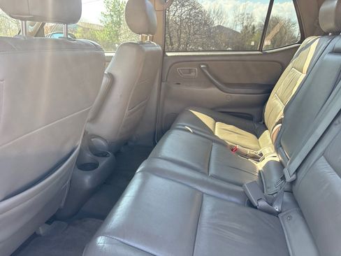 Used 2007 Toyota Sequoia SR5 w/ Preferred Pkg w/ Heated Seats AWD/4WD image 12