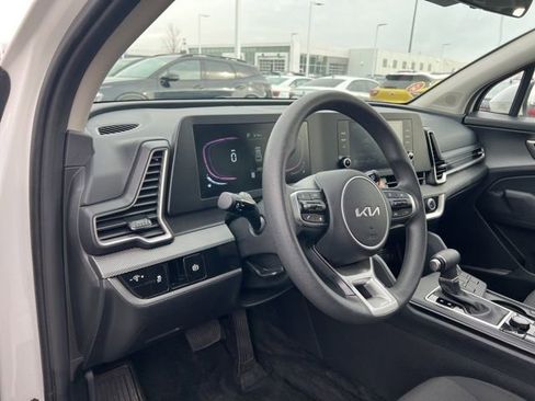 Used 2024 Kia Sportage LX image 9