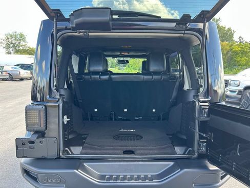 Used 2015 Jeep Wrangler Unlimited Rubicon AWD/4WD image 21