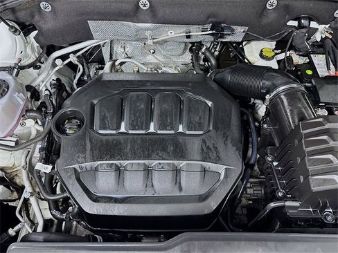 Used 2025 Volkswagen Atlas SE image 31