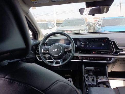 Used 2025 Kia Sportage EX image 15