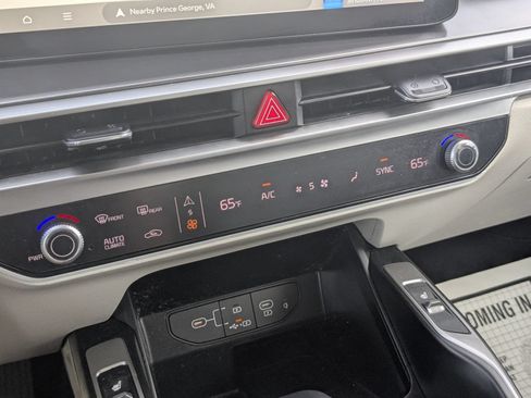 Used 2024 Kia Sorento S w/ Panoramic Sunroof Package FWD image 24