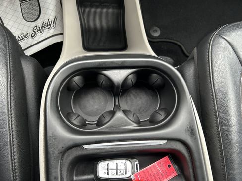 Used 2020 Chrysler Pacifica Touring-L image 35