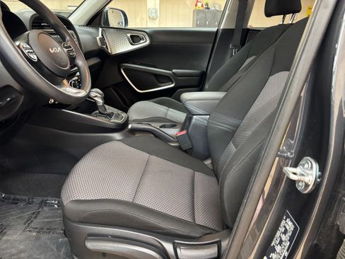 Used 2025 Kia Soul LX w/ LX Technology Package FWD image 24