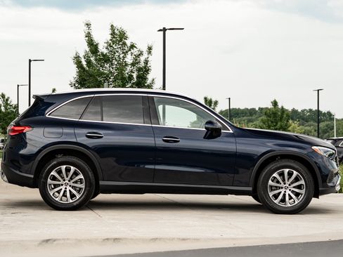 Used 2024 Mercedes-Benz GLC 300 4MATIC image 3