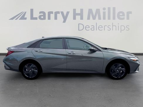 New 2026 Hyundai Elantra SEL Sport FWD image 9