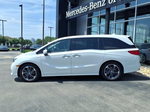 Used 2023 Honda Odyssey Elite image 3