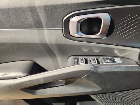 New 2025 Kia Sorento S image 17
