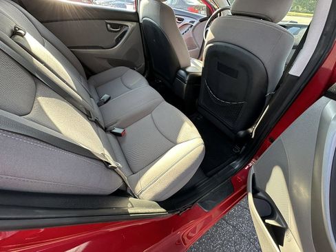 Used 2016 Hyundai Elantra SE image 25