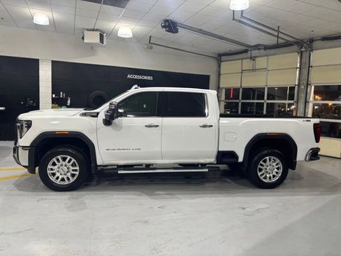 Used 2024 GMC Sierra 3500 SLT w/ SLT Premium Package AWD/4WD image 5
