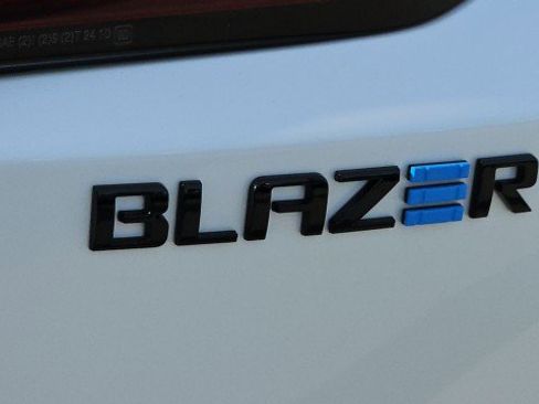 Used 2024 Chevrolet Blazer EV LT image 31