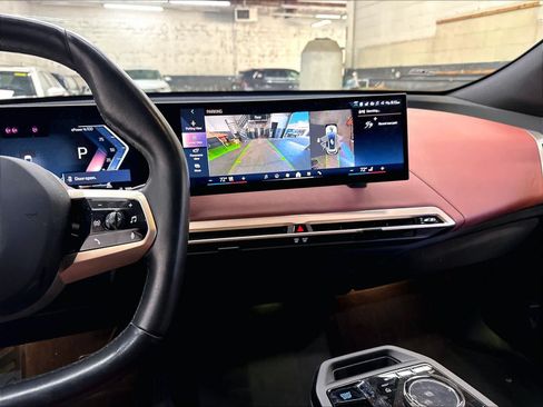 Used 2024 BMW iX xDrive50 w/ Premium Package AWD/4WD image 8
