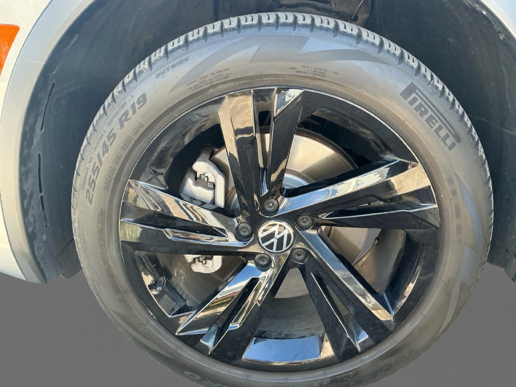 Used 2024 Volkswagen Tiguan SE R-Line AWD/4WD image 14