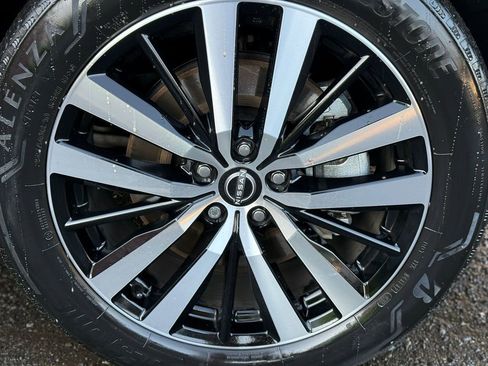 Used 2023 Nissan Pathfinder Platinum w/ Black Appearance Package image 9