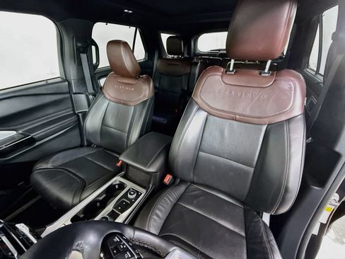 Used 2023 Ford Explorer Platinum w/ Technology Package AWD/4WD image 11