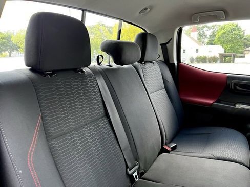 Used 2018 Toyota Tacoma SR5 image 19