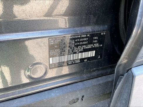 Used 2020 Toyota RAV4 LE FWD image 18