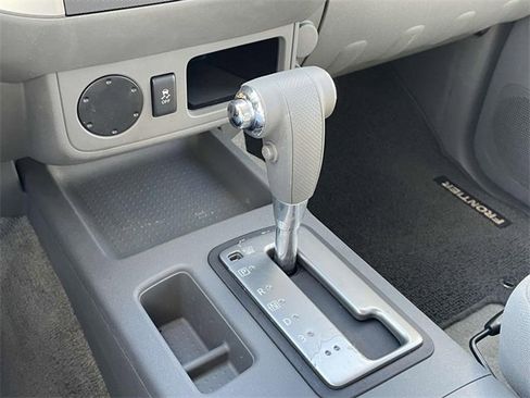 Used 2012 Nissan Frontier SV image 18