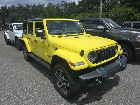Used 2024 Jeep Wrangler Unlimited w/ Convenience Group AWD/4WD image 4