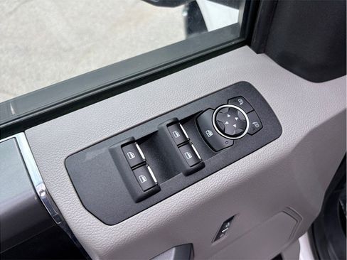 Used 2018 Ford F150 XLT w/ Equipment Group 302A Luxury AWD/4WD image 16