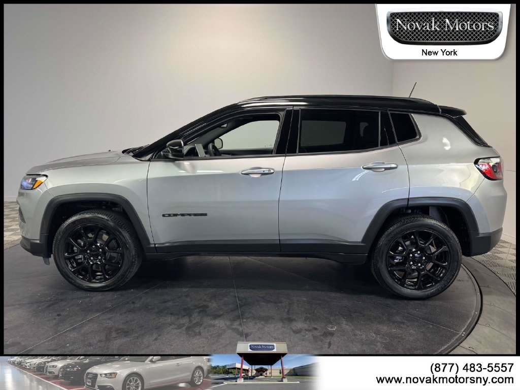 Used 2023 Jeep Compass Latitude w/ Sun and Sound Group AWD/4WD image 5