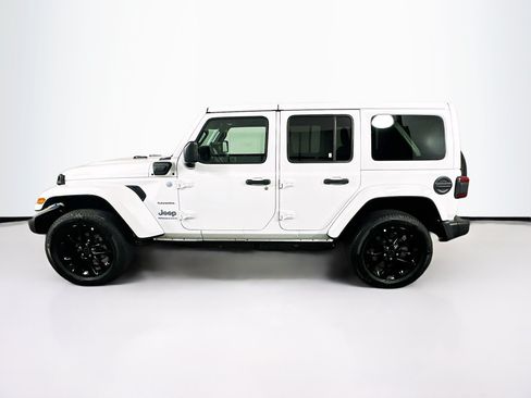 Used 2024 Jeep Wrangler Unlimited Sahara AWD/4WD image 4