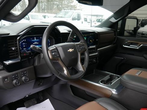 Used 2024 Chevrolet Silverado 2500 High Country image 16